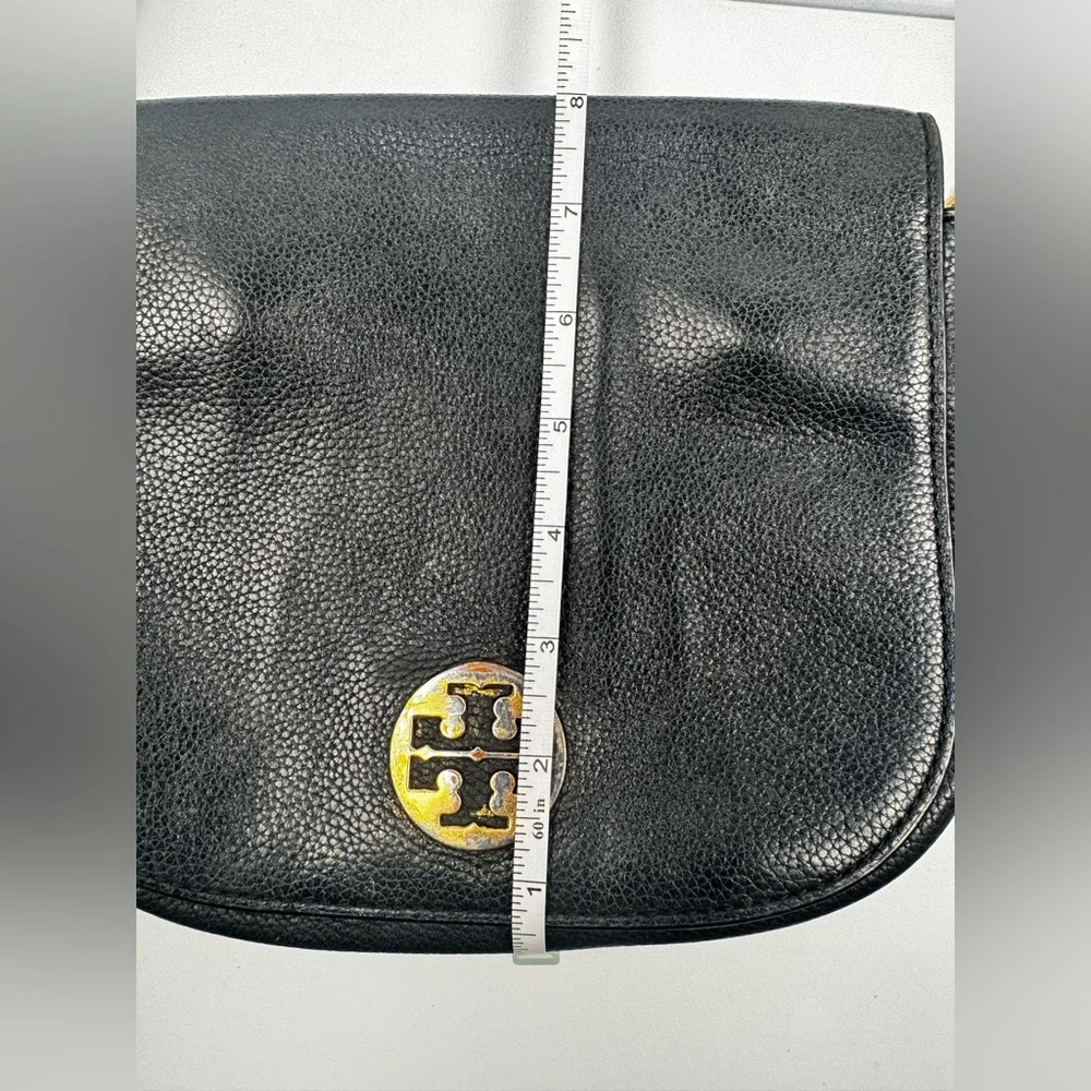Tory Burch Everly Leather Flap Saddle Bag In Black